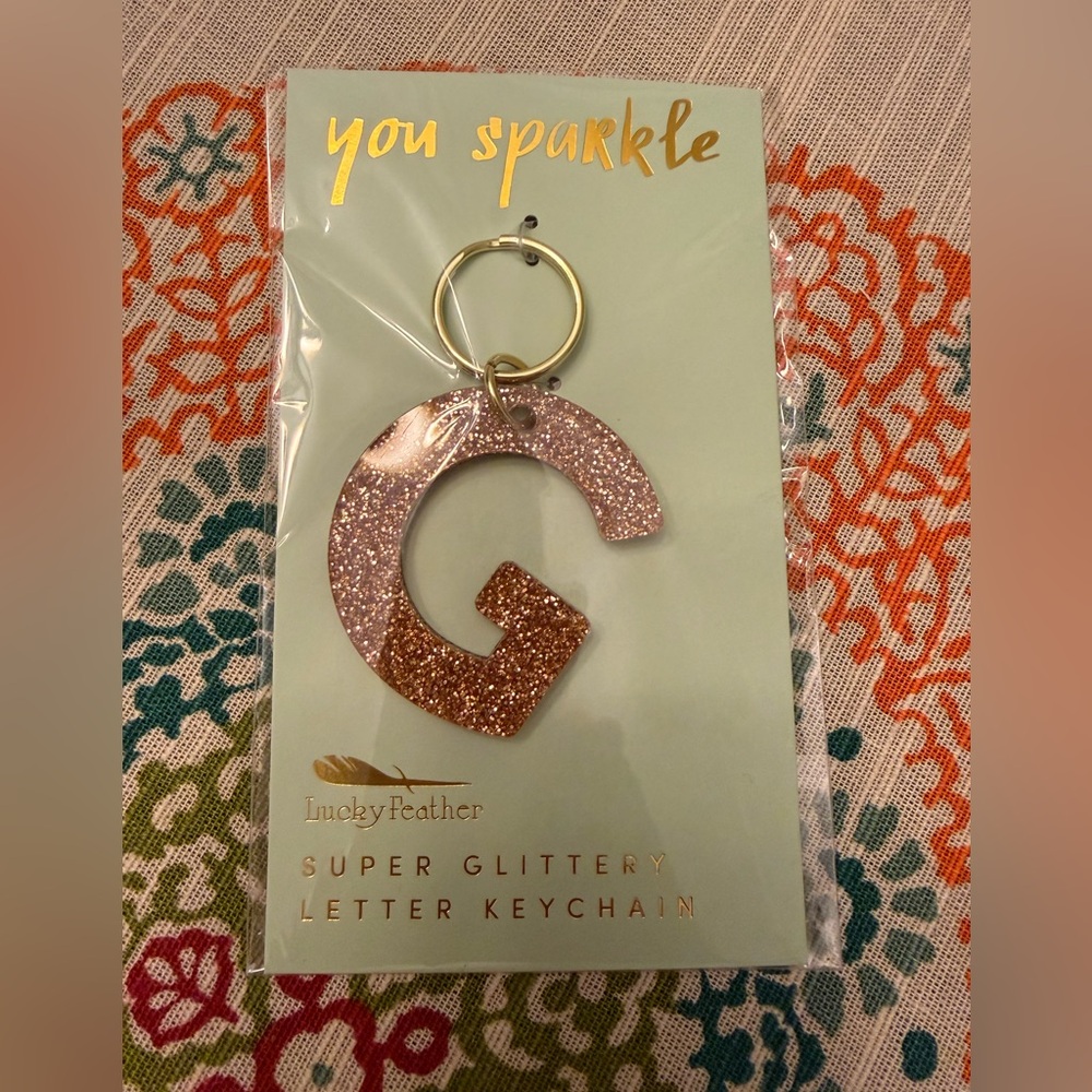 GORGEOUS NWT Lucky Feather 'G' Super Glittery Letter Keychain - Rose Gold